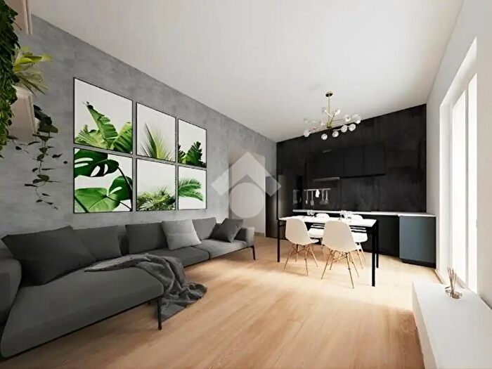 Appartamento trilocale in vendita in Via Santa Margherita, Caronno Pertusella