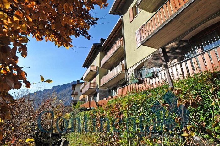 Appartamento bilocale in vendita in Via Sante Calvi, Piazza Brembana