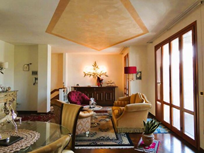 Appartamento con 5 locali in vendita in Via Livornese, Empoli