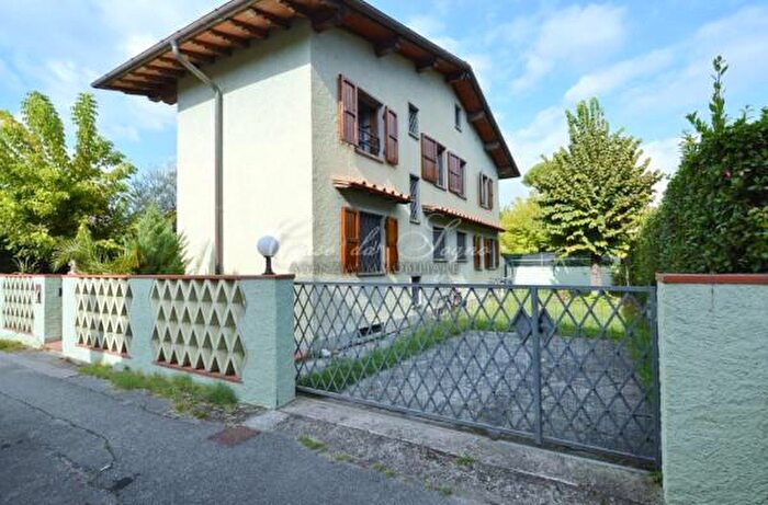 Casa con 6 locali in vendita in Via Terreni Pacchiani, Forte Dei Marmi