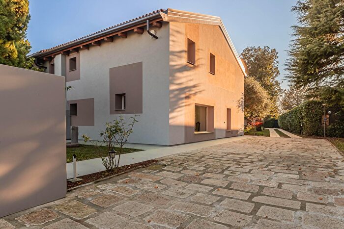 Casa con 10 locali in vendita in Vigonza