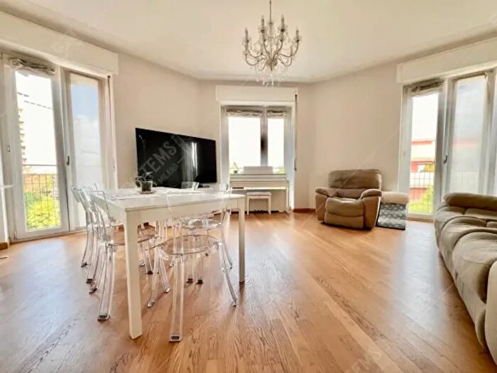 Appartamento trilocale in vendita in Via Edmondo De Amicis, Rho