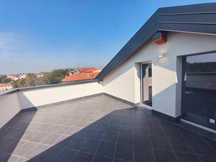 Appartamento trilocale in affitto in Via Benvenuto Cellini, Centro, Capriate San Gervasio