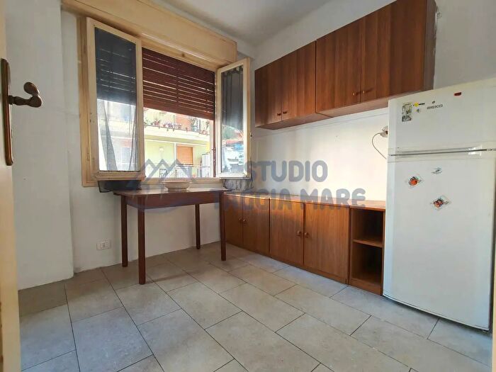 Appartamento trilocale in vendita in Via Galileo Galilei, Sanremo
