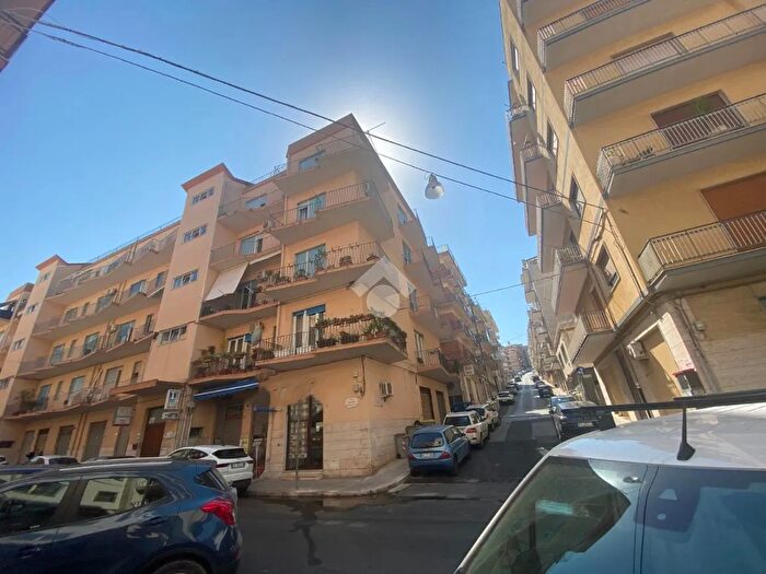 Appartamento trilocale in vendita in Via Criscione Lupis, Ragusa