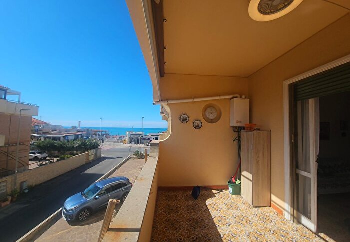 Appartamento trilocale in vendita in Via Vienna, Pomezia