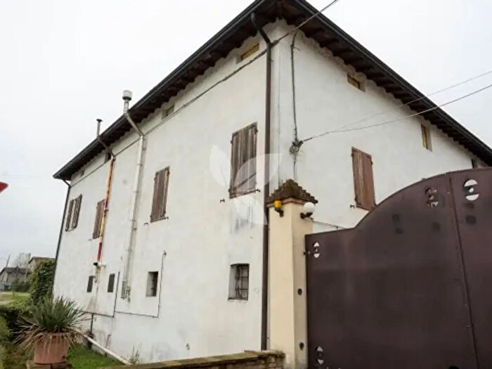 Casa con 6 locali in vendita in Strada Calerno, Montecchio Emilia