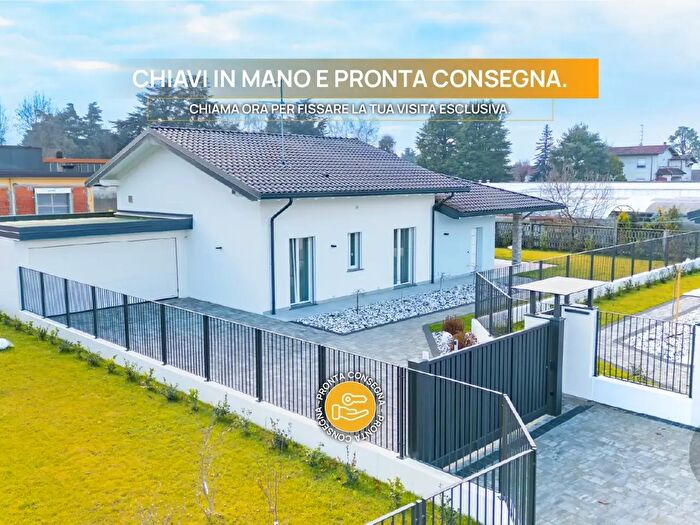 Casa quadrilocale in vendita in Via Rovigo Snc, Cairate