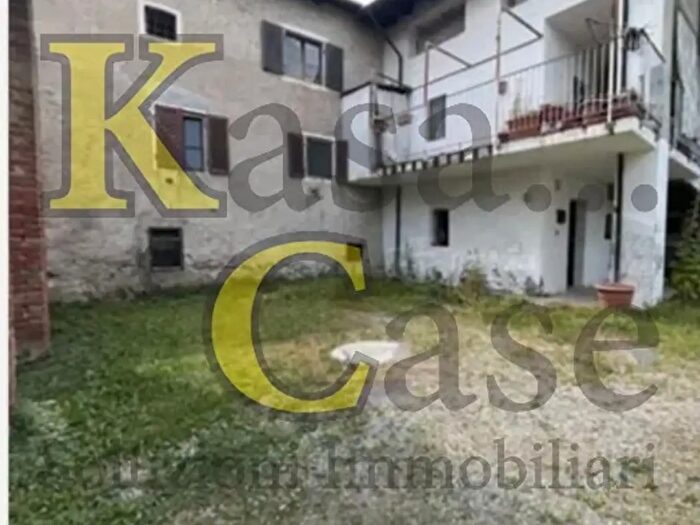 Casa quadrilocale in vendita in Via Cavour, Strambinello