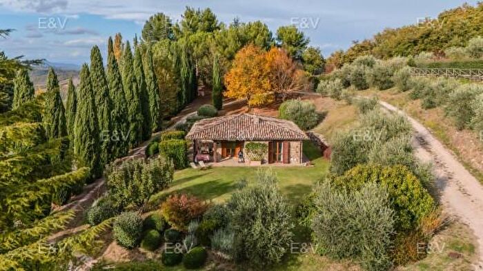 Casa quadrilocale in vendita in Vocabolo Campagna, Todi