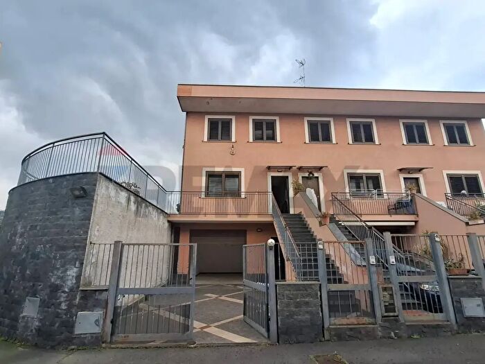 Casa con 5 locali in vendita in Via Roberto Rimini, Aci Castello