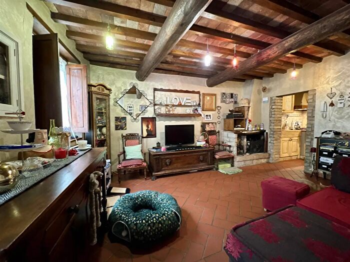 Casa quadrilocale in vendita in Cerreto Guidi