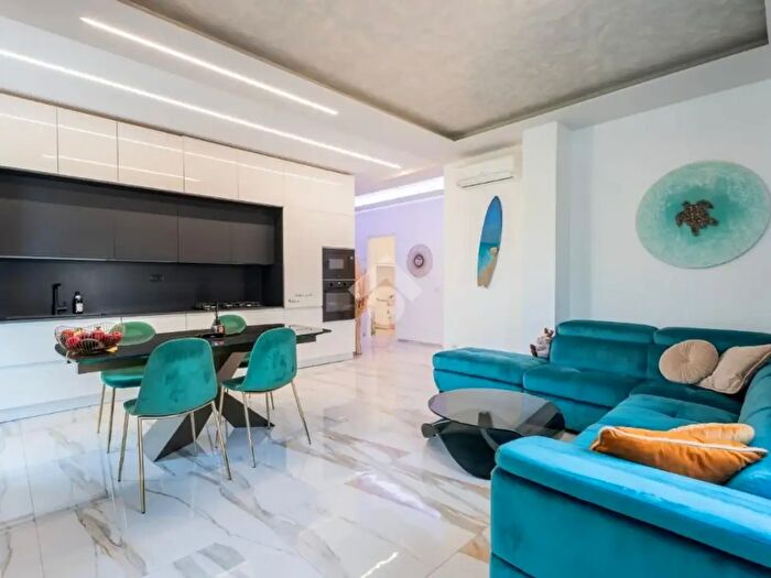 Appartamento trilocale in vendita in Viale Ancona, Rimini