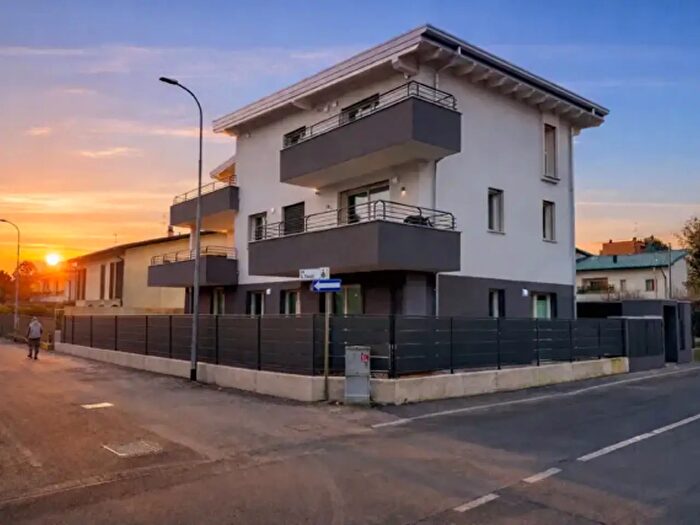 Appartamento quadrilocale in vendita in Via Parada, Vedano Al Lambro