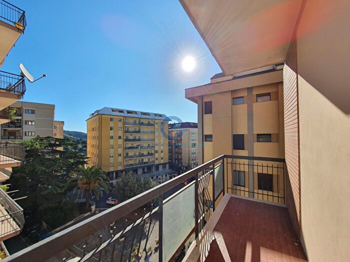 Appartamento quadrilocale in vendita in Viale Pio X, Catanzaro