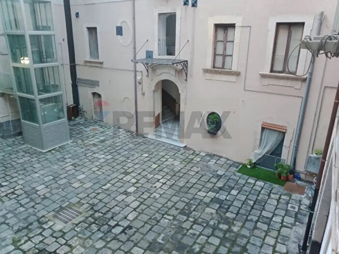 Appartamento con 6 locali in affitto in Via Pozzo Mulino, Catania