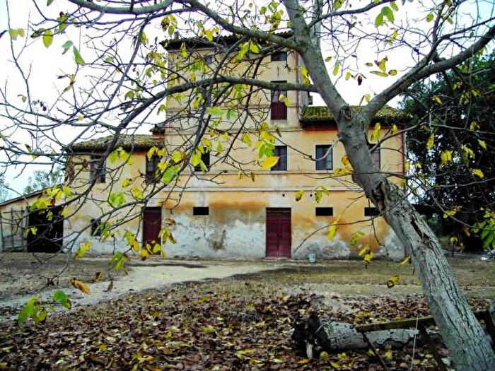 Casa con 6 locali in vendita in Via Minonna, Jesi