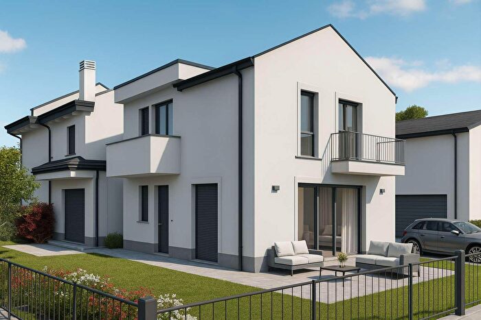 Casa con 6 locali in vendita in Via Montello, Malnate