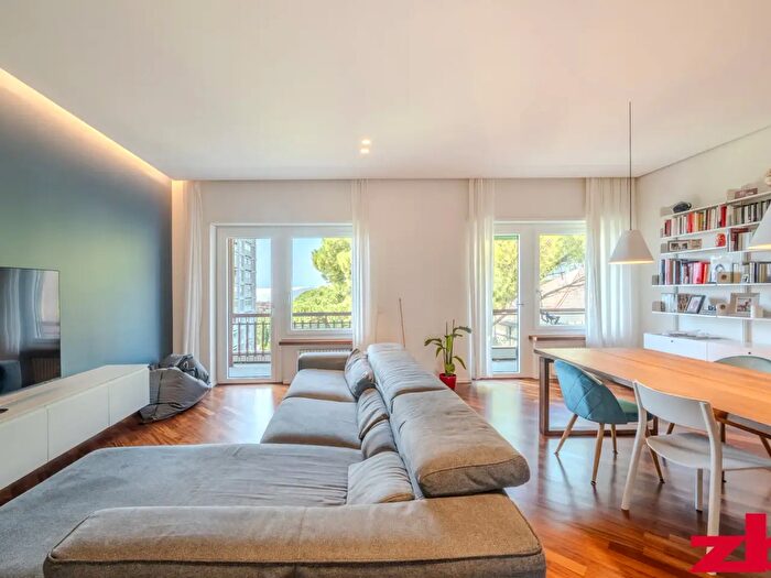 Appartamento con 6 locali in vendita in Via Stefano Prasca, Genova