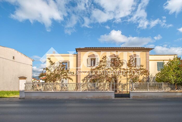 Casa con 16 locali in vendita in Tosco Romagnola, Cascina