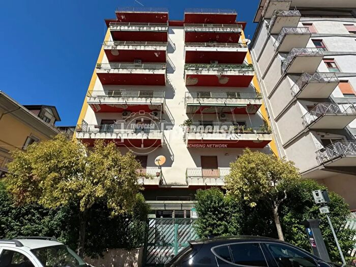 Appartamento trilocale in vendita in Via Fulvio Renella, Caserta