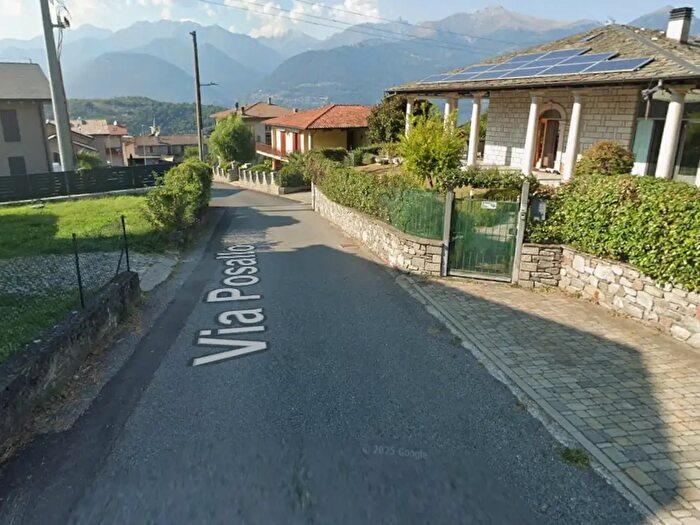 Appartamento bilocale in affitto in Via Posallo, Colico
