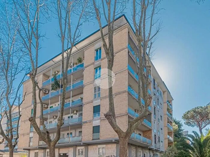 Appartamento quadrilocale in affitto in Viale dell'Aeronautica, Roma