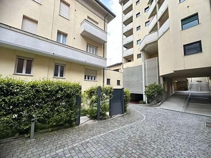 Appartamento trilocale in affitto in Via Anzani, Como