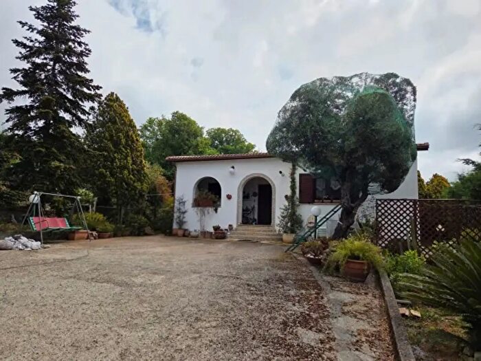 Casa con 5 locali in vendita in Contrada Magrio, Maiera