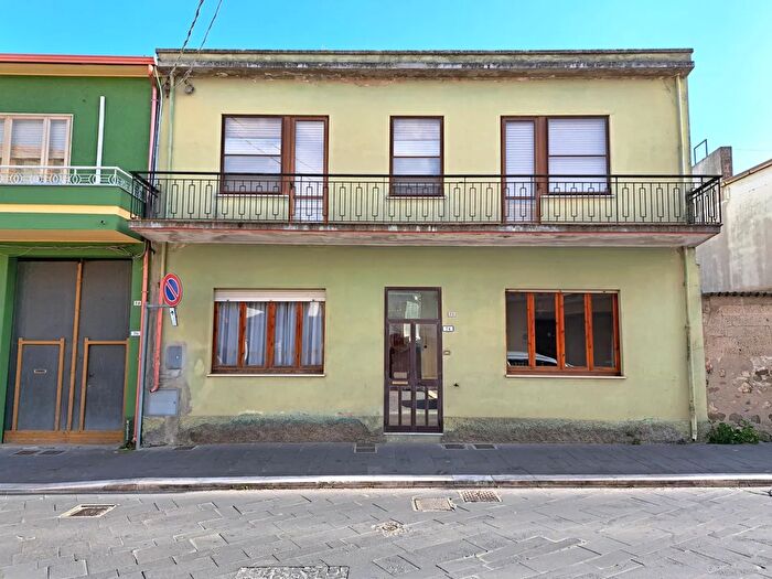 Casa con 6 locali in vendita in Sanluri