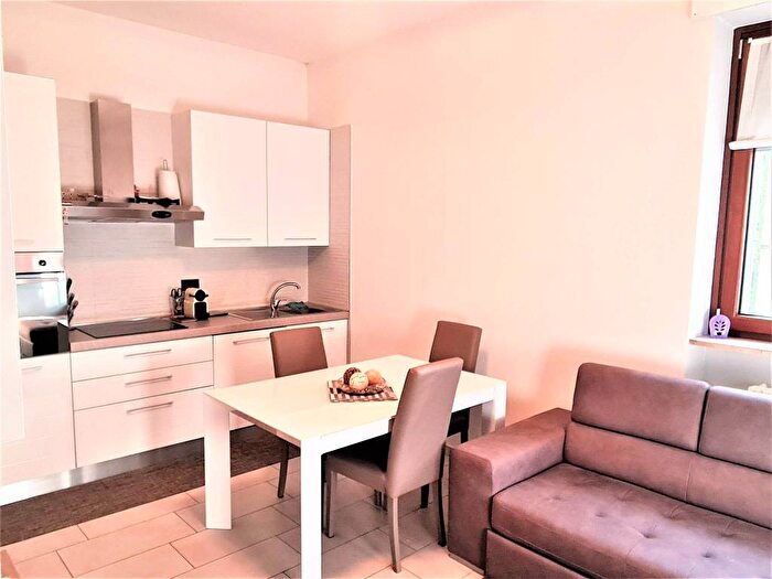 Appartamento trilocale in affitto in Via Molinetto di Lorenteggio, Corsico