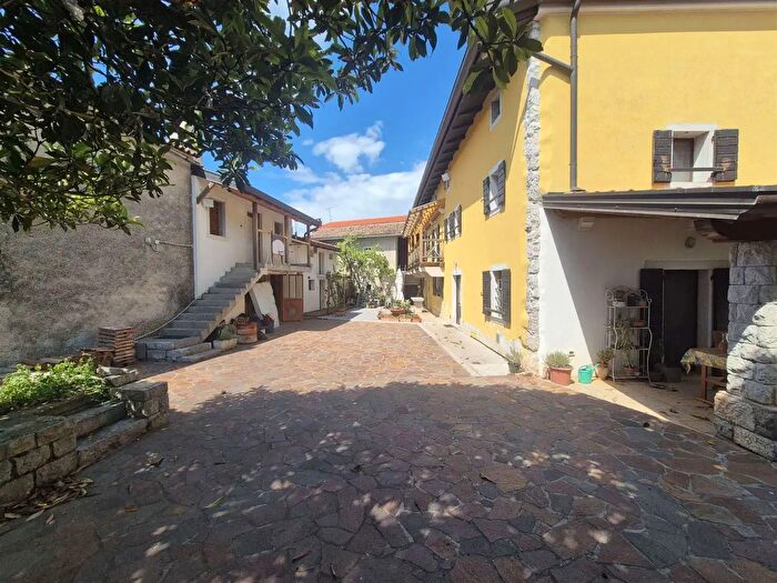 Casa con 12 locali in vendita in Località Sales, Sgonico