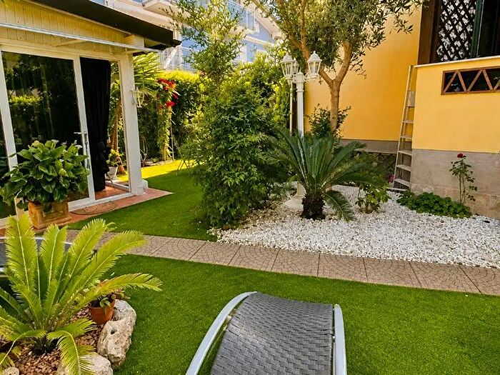 Appartamento trilocale in vendita in Via Arezzo, Massa