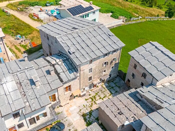 Casa con 10 locali in vendita in Via Vaona, Sant'Anna D'Alfaedo