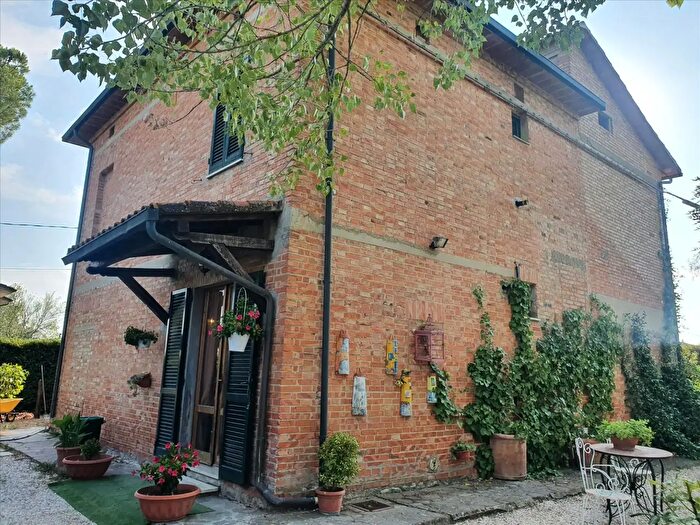 Casa con 10 locali in vendita in Località Bertoni, Castiglione Del Lago