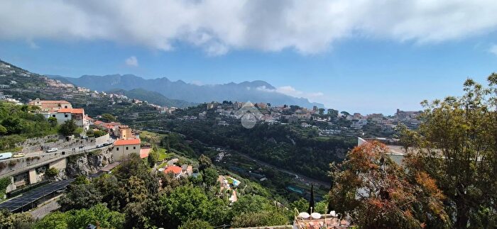 Appartamento trilocale in vendita in Via Torricella, Scala