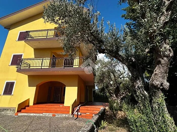 Casa con 11 locali in vendita in Via degli Enotri, Mendicino