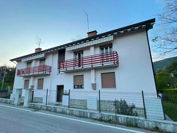 Appartamento trilocale in vendita in Via Val, Forgaria Nel Friuli