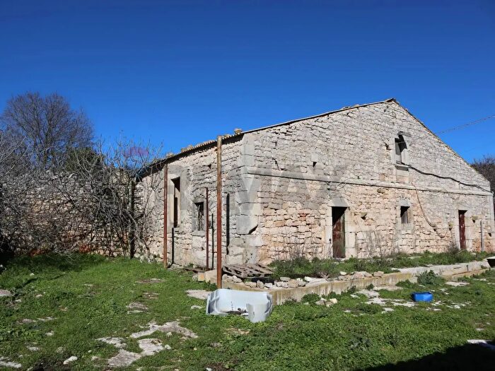 Casa con 15 locali in vendita in Contrada Nocifora, Ragusa