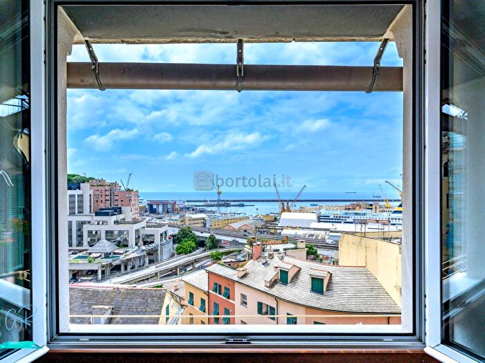 Appartamento quadrilocale in affitto in Vico San Salvatore, Centro Città, Genova