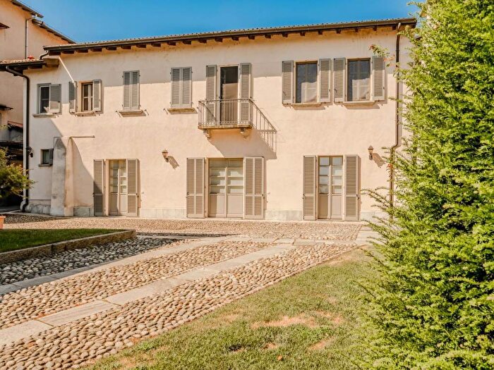 Appartamento con 6 locali in affitto in Via San Carlo, Centro, Arona