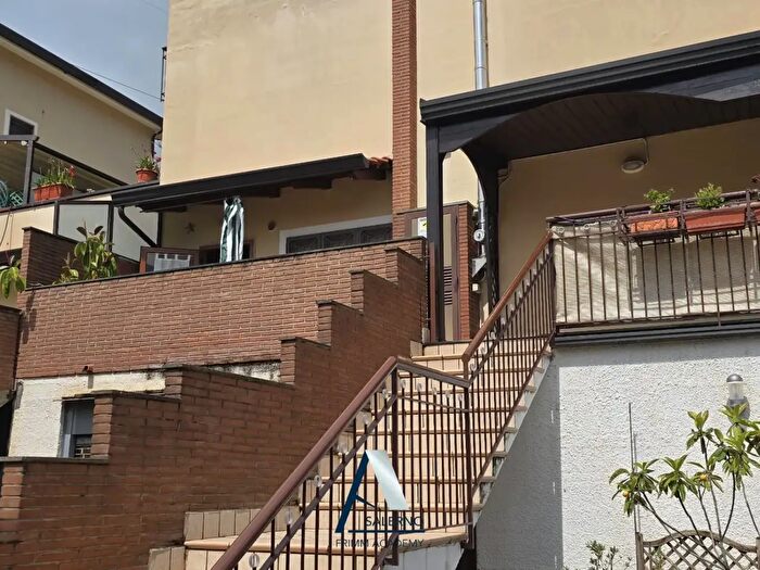 Appartamento con 5 locali in vendita in Via Grillo, Pellezzano