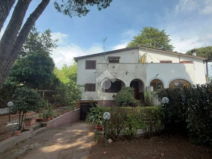 Casa quadrilocale in vendita in Via dei Pini, Rocca Priora