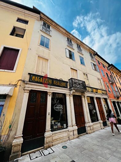 Appartamento con 7 locali in vendita in Corso Italia, Valdagno