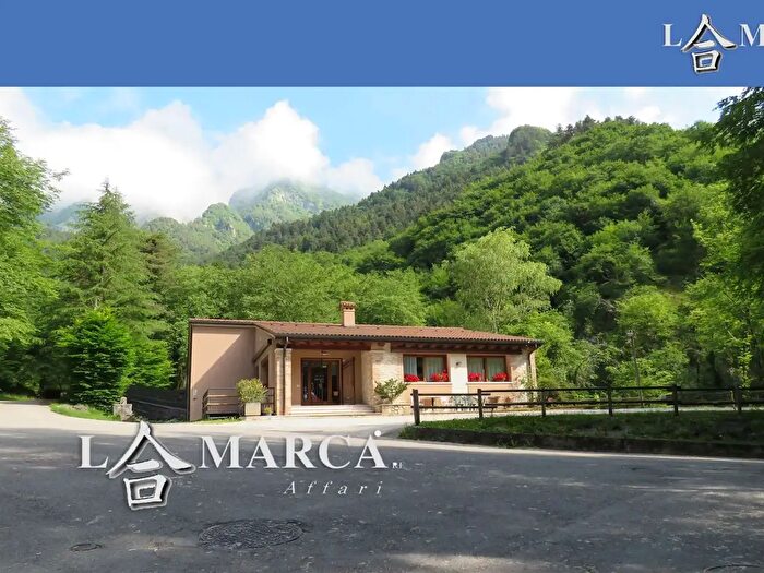 Casa con 6 locali in vendita in Pieve del Grappa