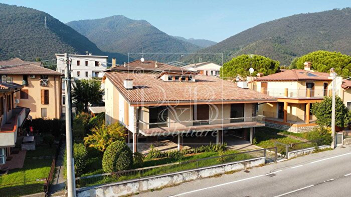 Casa con 10 locali in vendita in Via Sorelle Minola B, Nave