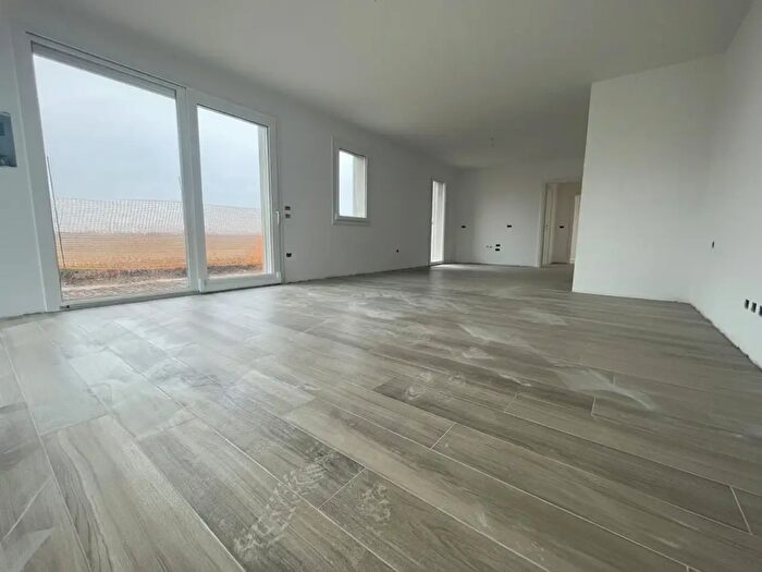 Casa con 5 locali in vendita in Via Nievo, Rubano