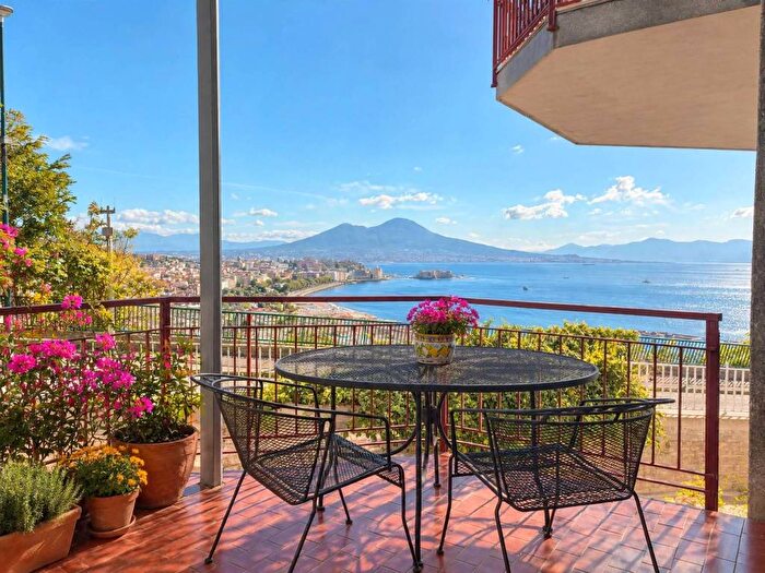 Appartamento quadrilocale in vendita in Via pacuvio, Posillipo, Napoli