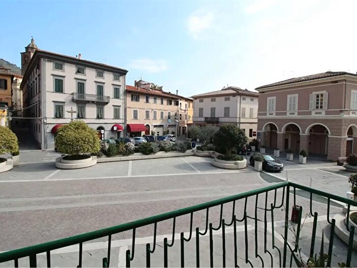 Appartamento con 5 locali in vendita in Buti