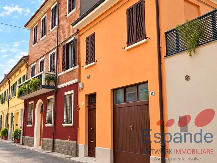 Casa con 6 locali in vendita in Forli'